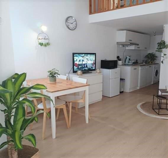 Duplex A La Gare Du Mans Bed & Breakfast Le Mans Exterior photo